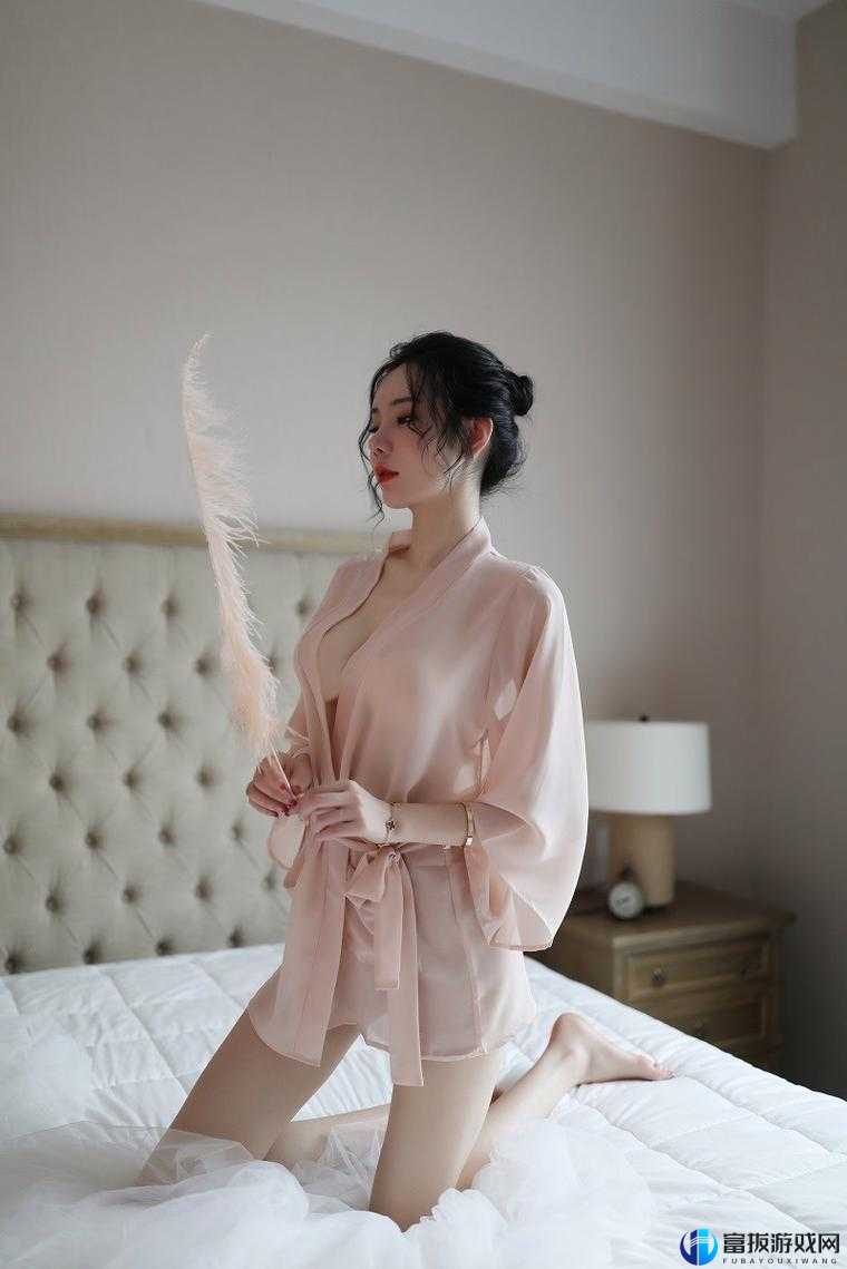 女式开襟睡衣舞蹈：优雅与性感的完美结合